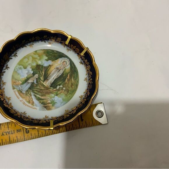 LIMOGES FRANCE  MINIATURE DOLLHOUSE PLATE & Stand Mary Lourdes Souvenir 4” A13 - Picture 5 of 6